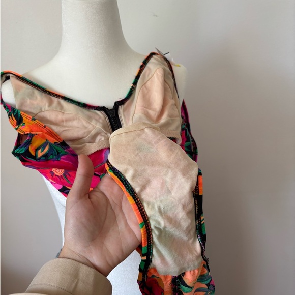 Floral Sleeveless VTG Swimsuit - Picture 2 of 7